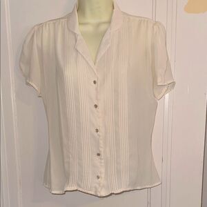 Vtg 80s Jo Matthews cream semi sheer polyester‎ short sleeve shirt with pleats